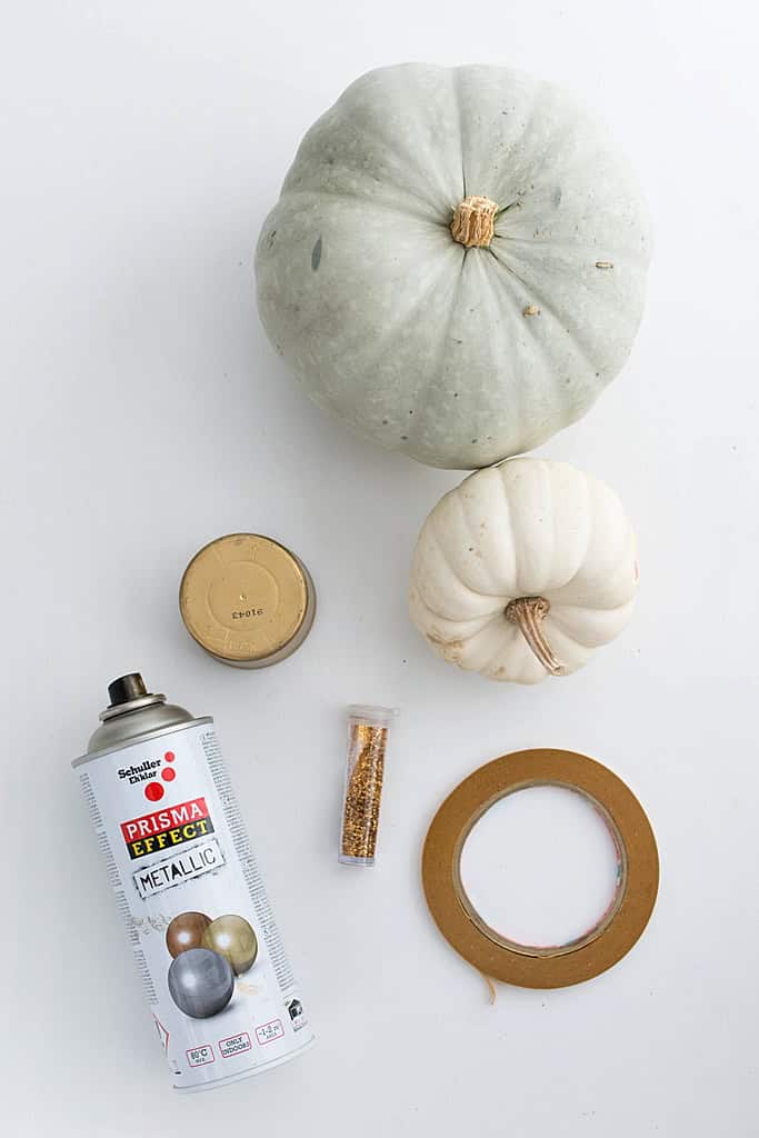 Halloween Deko: Kürbis mit Spinnennetz