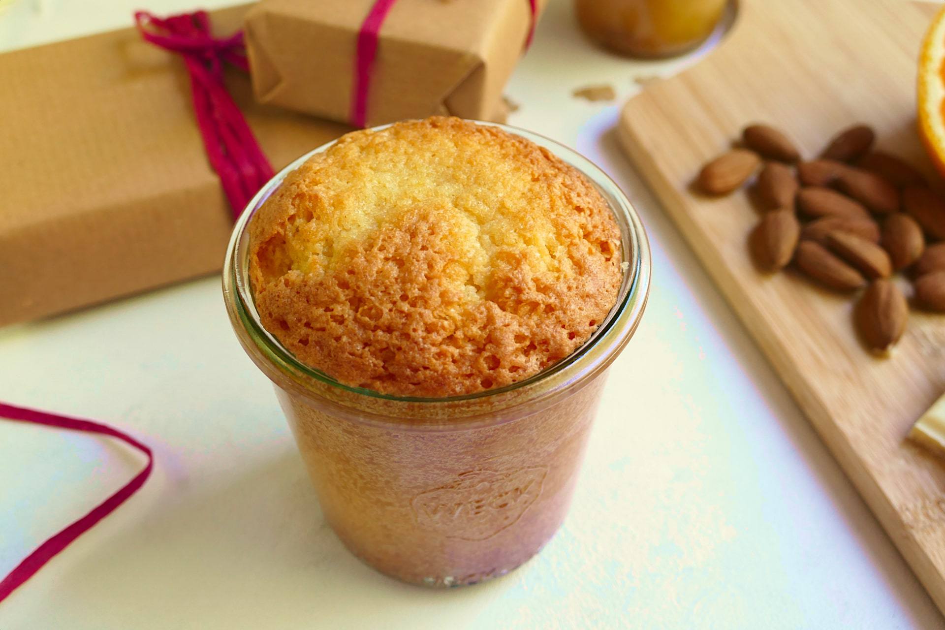 Orangenkuchen mit Mandeln und weißer Schokolade – Ein Kuchen im Glas