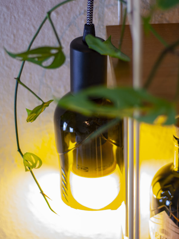 Lampe aus Glasflaschen bauen