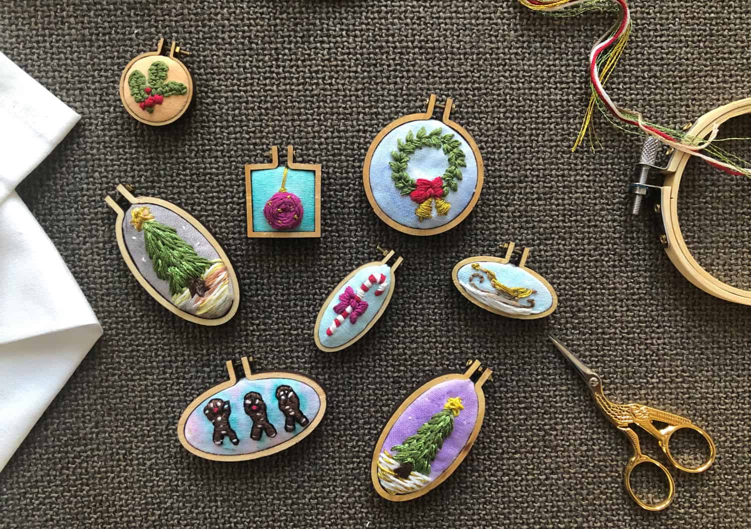 Schöne Weihnachtsanhänger sticken – Stickmotive und Anleitung