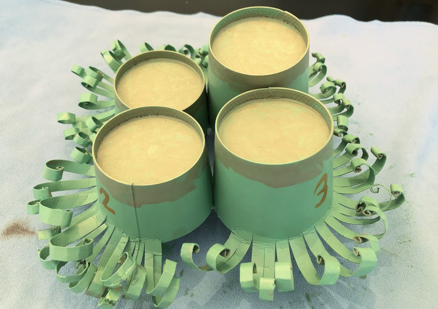 Upcycle Idee: Adventskranz basteln aus Pappbecher