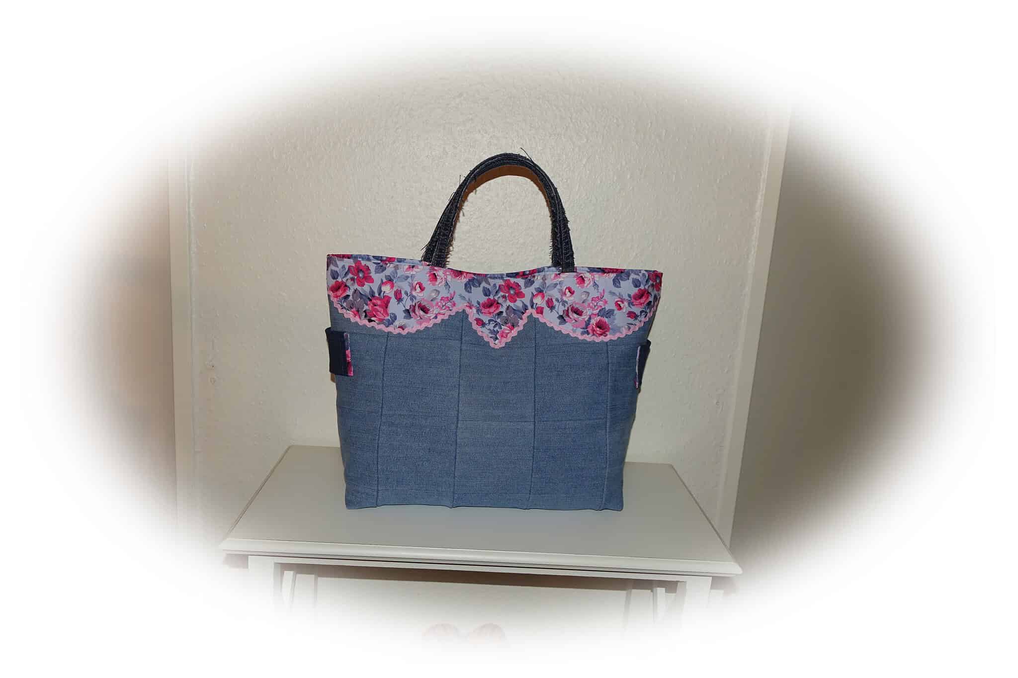 Upcycling Nähidee Jeanstasche aus alten Jeans und altem Kleiderstoff genäht, preiswert und schön !