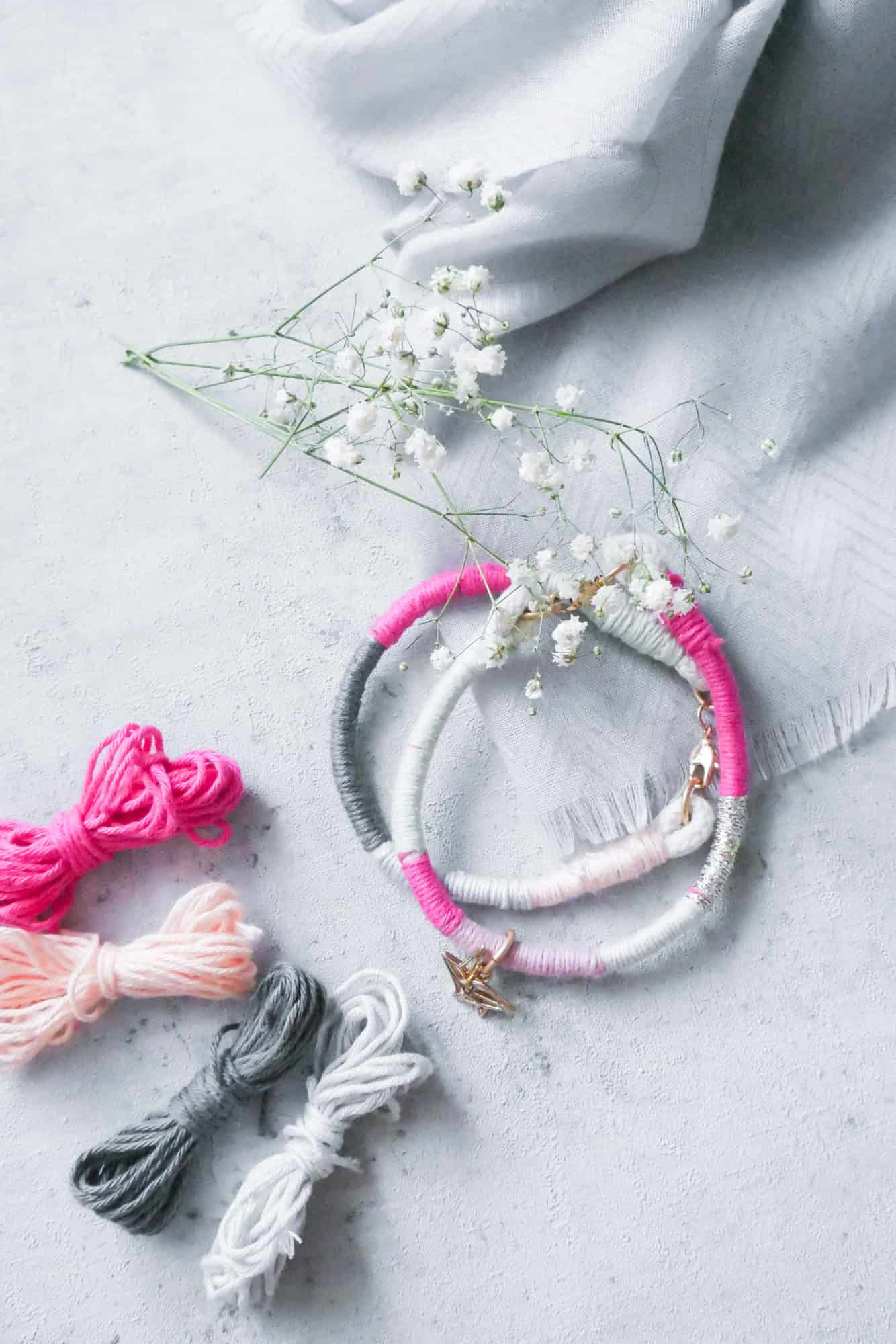 Armband aus Reststücken von Garnen- DIY Idee