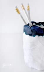 Minimalistische Pappmaché Schalen in Indigoblau & Weiß