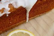 Zitronenkuchen mit Mascarpone und kandierten Pekannüssen