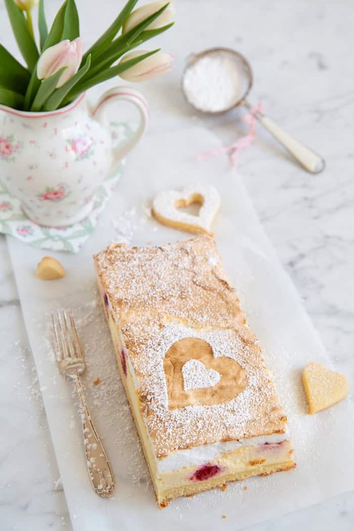 „ HIMMLISCHER KÄSEKUCHEN VOM BLECH MIT HIMBEEREN UND BAISER!“