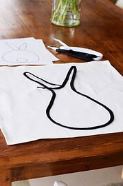 DIY – süße Hasenkissen zur Osterzeit! Ganz einfach mit Schnürsenkeln!