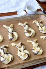 Die Hasen sind los! Einfache Blätterteighasen mit Mohnfüllung zu Ostern – Yummy Bunny!