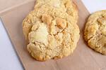 Macadamia Cookies mit weißer Schokolade