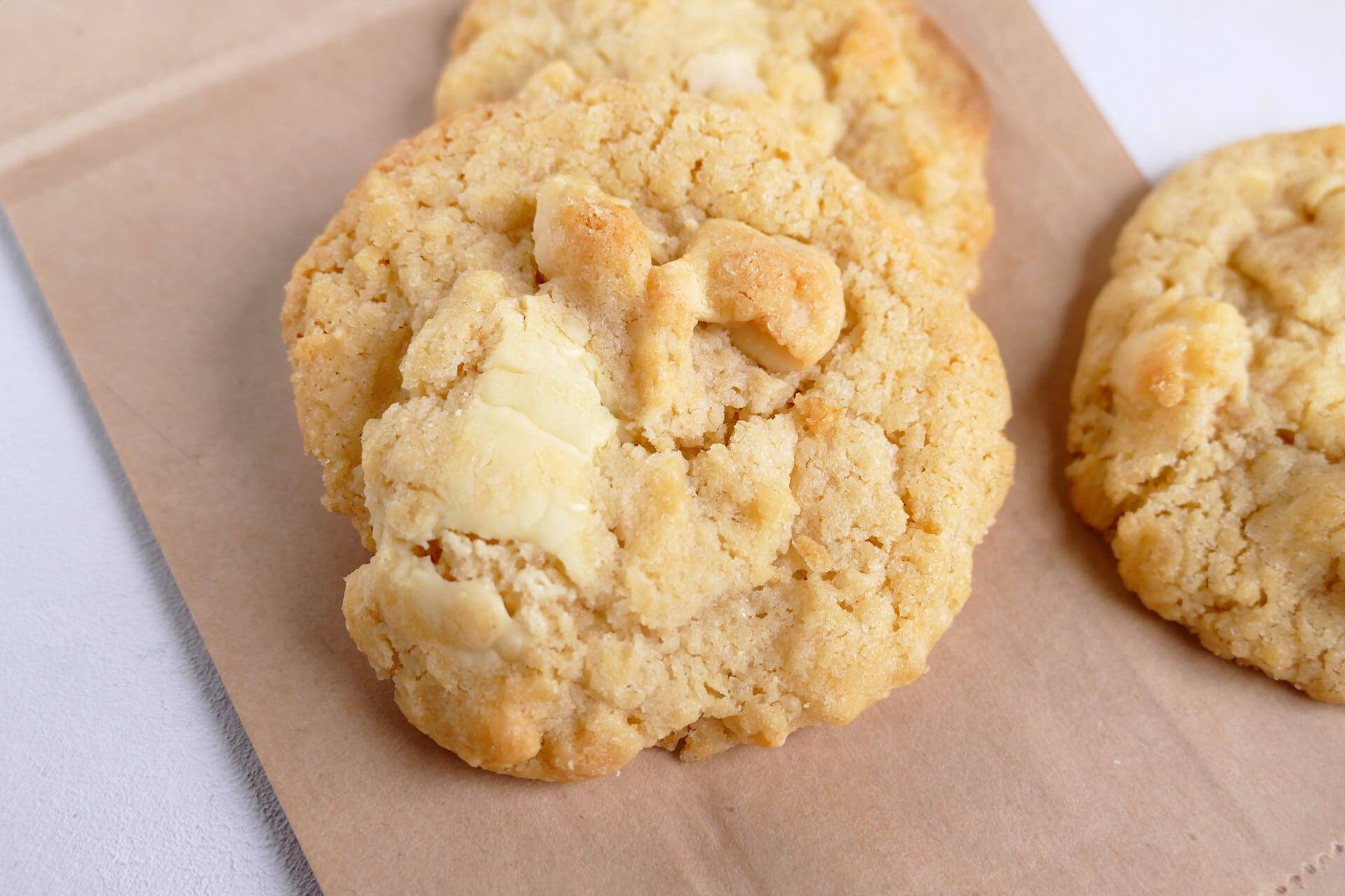 Macadamia Cookies mit weißer Schokolade