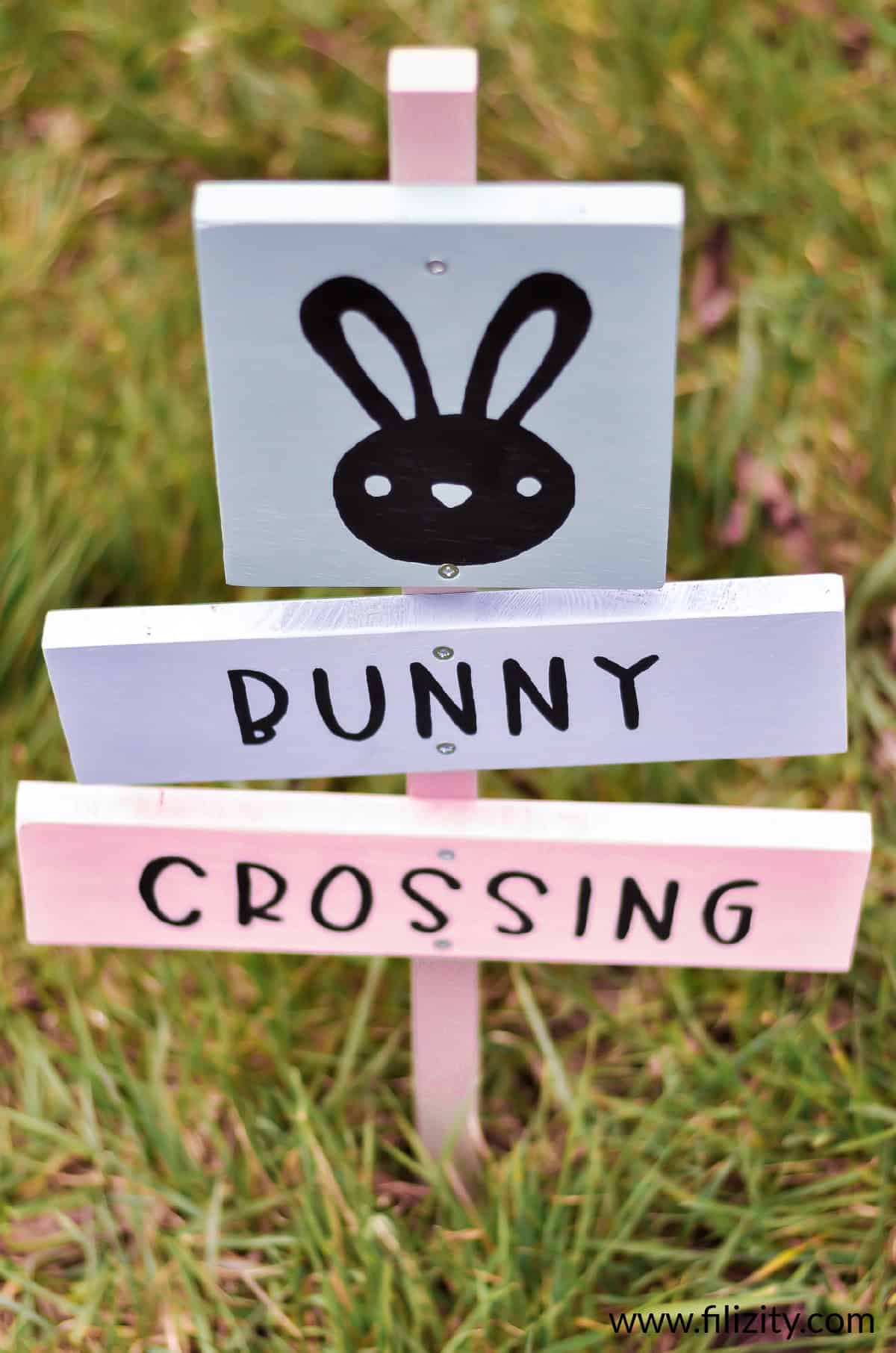 DIY Gartenschild “Bunny Crossing”