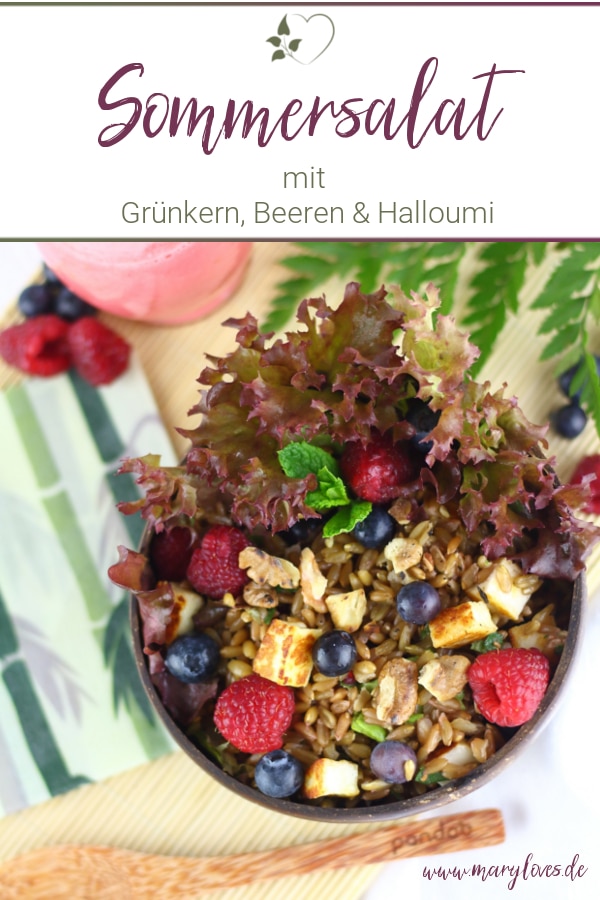 Sommerlicher Grünkernsalat mit Beeren, Nüssen & Halloumi
