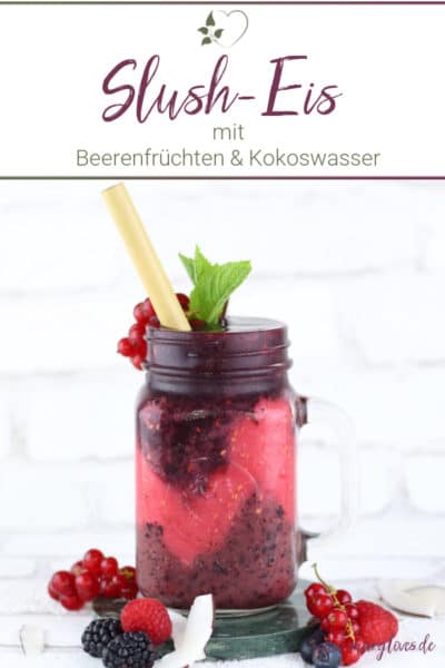 Fruchtiges Eisgetränk: Beeren-Kokos-Slushy