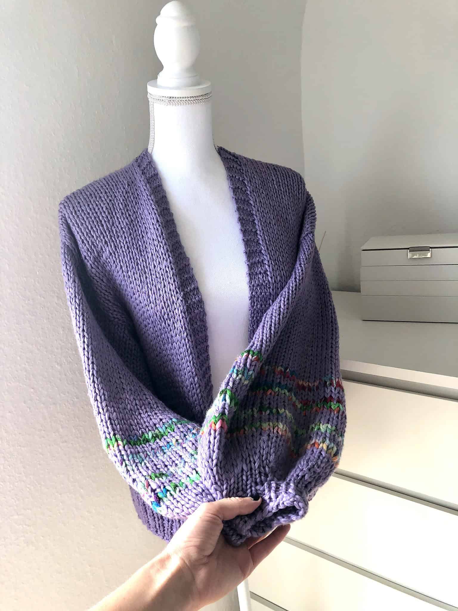 Strickjacke #Lilac. Oversized, ausdrucksstark und leicht gestrickt