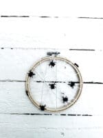 SPINNENNETZ IM STICKRAHMEN ZU HALLOWEEN