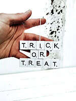SCRABBLE ORNAMENTE ZU HALLOWEEN