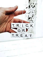 SCRABBLE ORNAMENTE ZU HALLOWEEN