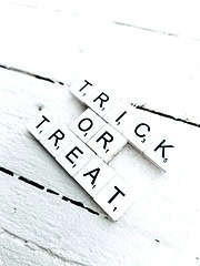 SCRABBLE ORNAMENTE ZU HALLOWEEN