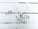 SCRABBLE ORNAMENTE ZU HALLOWEEN