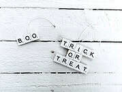 SCRABBLE ORNAMENTE ZU HALLOWEEN