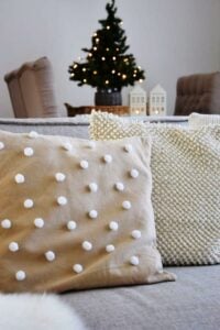 5-Minuten-DIY für ein winterliches Kissen im Skandi Look