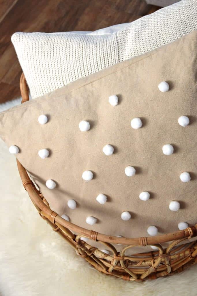 5-Minuten-DIY für ein winterliches Kissen im Skandi Look