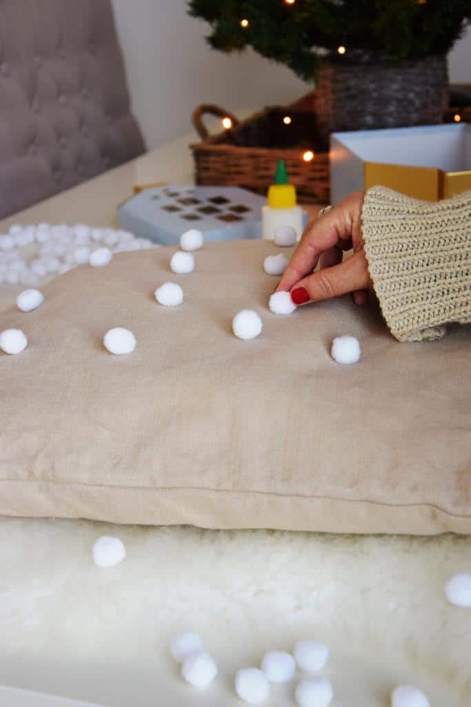 5-Minuten-DIY für ein winterliches Kissen im Skandi Look