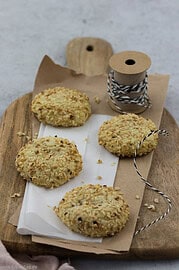 Zarte Mandelplätzchen mit Schoko-Kern und Haselnuss-Crunch