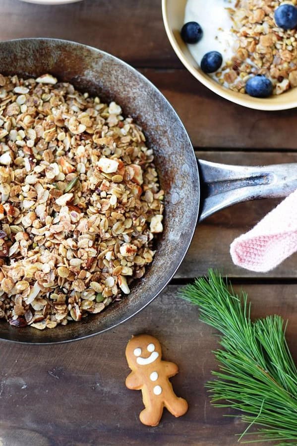 5 Minuten Weihnachts-Granola aus der Pfanne