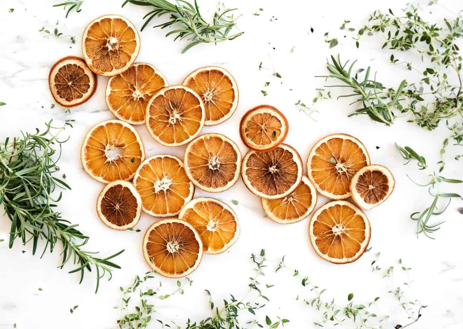 Orangenscheiben trocknen für Weihnachten