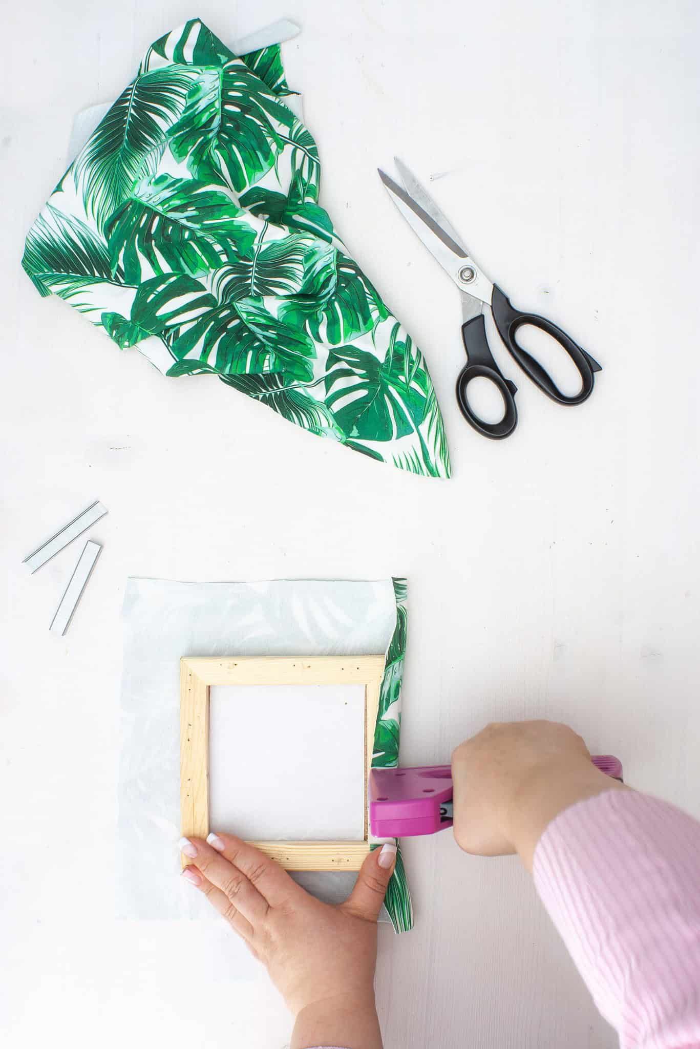 Upcycling – Pinnwand aus Stoffresten und Filz