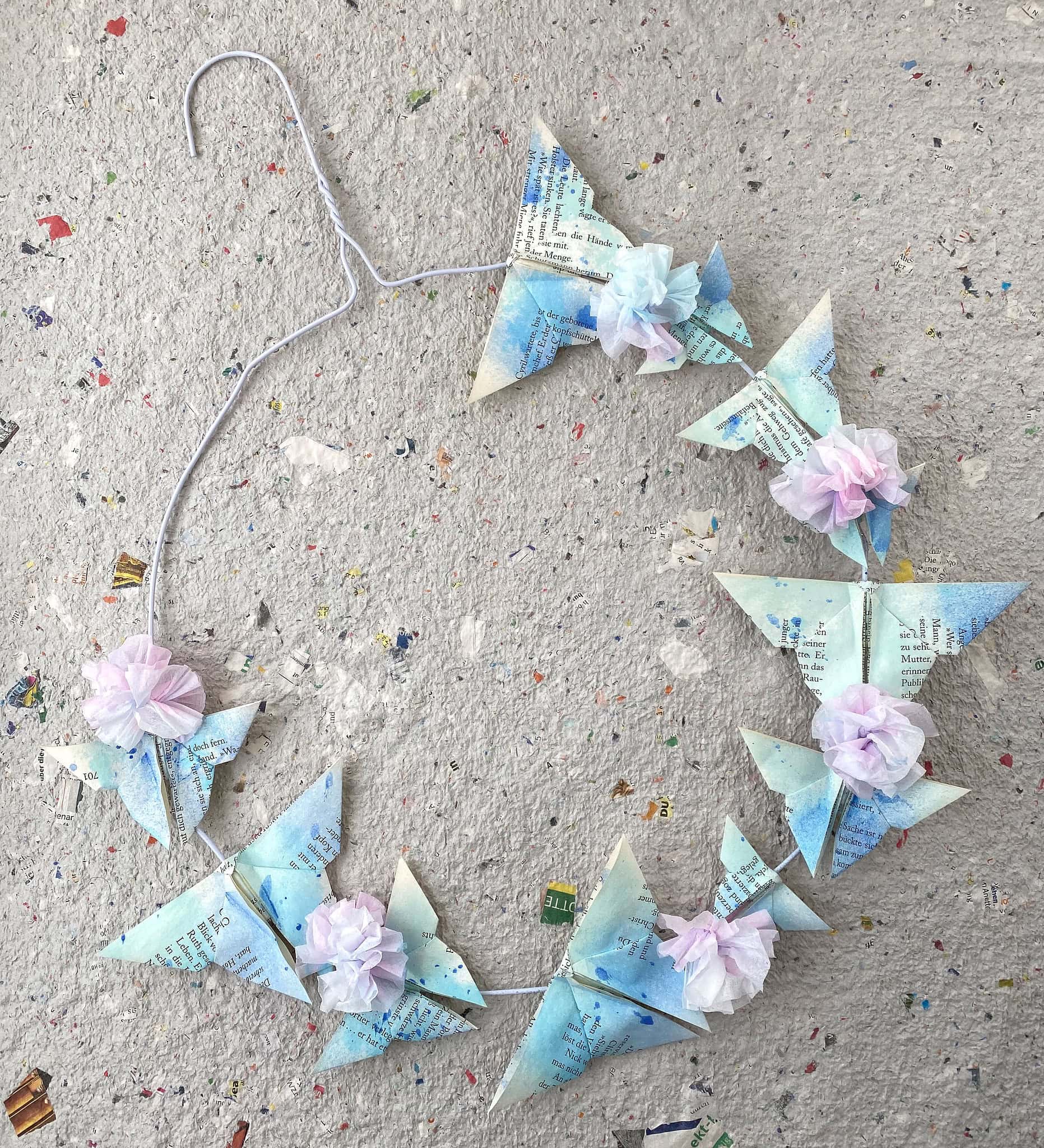 Frühlingskranz mit Origami-Schmetterlingen