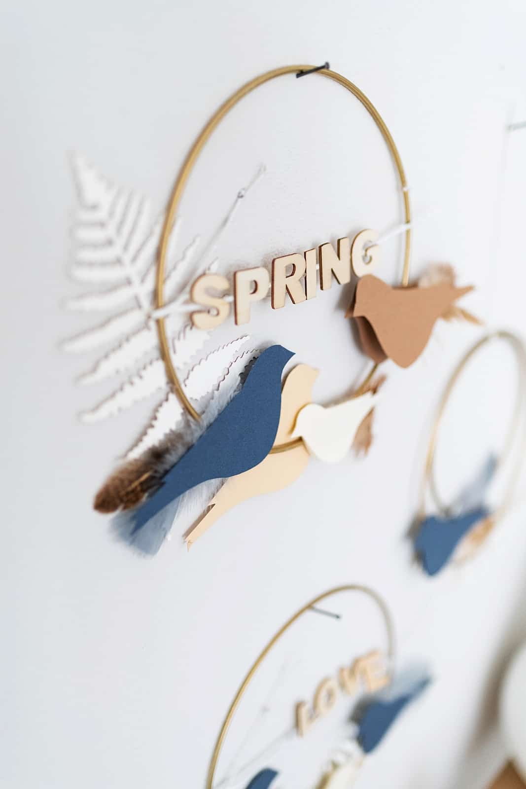 DIY Deko-Wandkranz mit Vögeln aus Papier