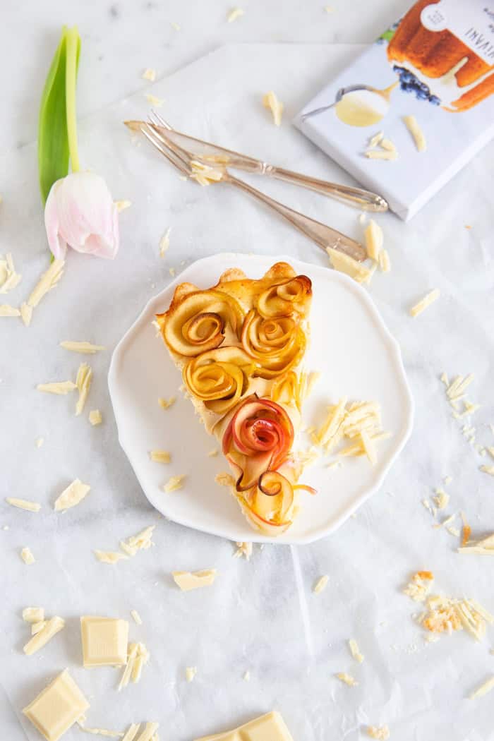 APFELROSENTARTE MIT KÄSEKUCHENFÜLLUNG UND VIVANI