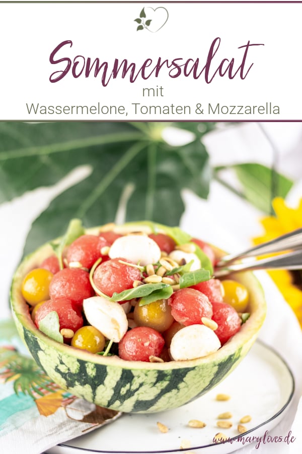 Bunter Sommersalat mit Wassermelone, Tomaten und Mozzarella