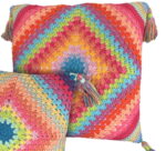 „Boho Dreams“ Häkelkissen mit Quasten im Mustermix