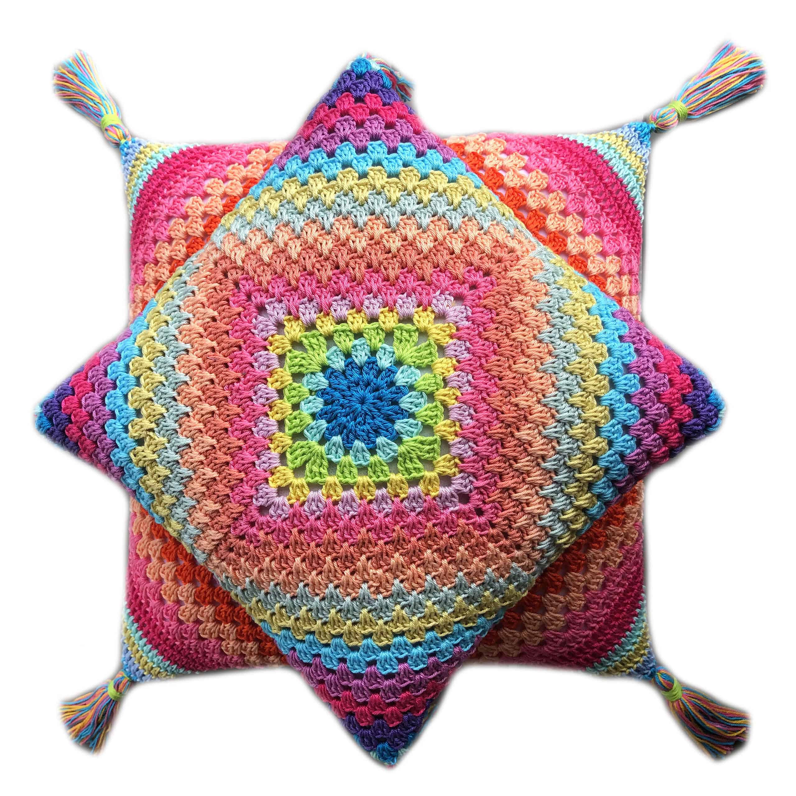 „Boho Dreams“ Häkelkissen mit Quasten im Mustermix