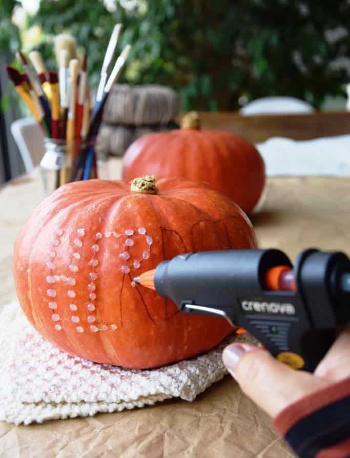 🍂 Happy Herbst mit weißen Kürbissen – Herbstdeko DIY: Kürbisse beschriften und weiß bemalen 🍂