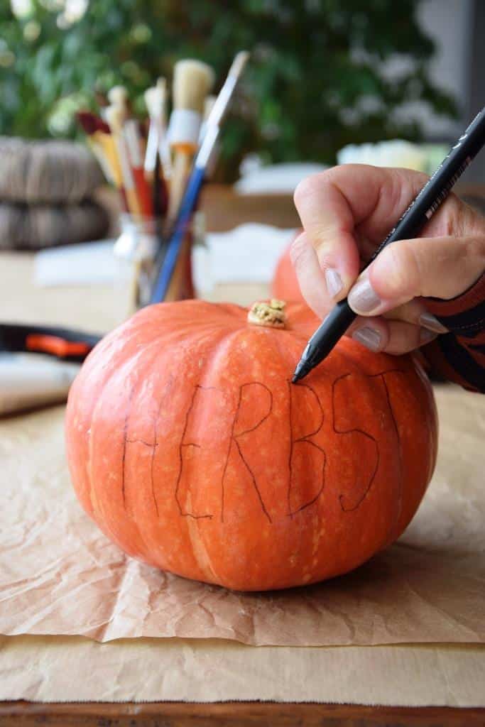 🍂 Happy Herbst mit weißen Kürbissen – Herbstdeko DIY: Kürbisse beschriften und weiß bemalen 🍂