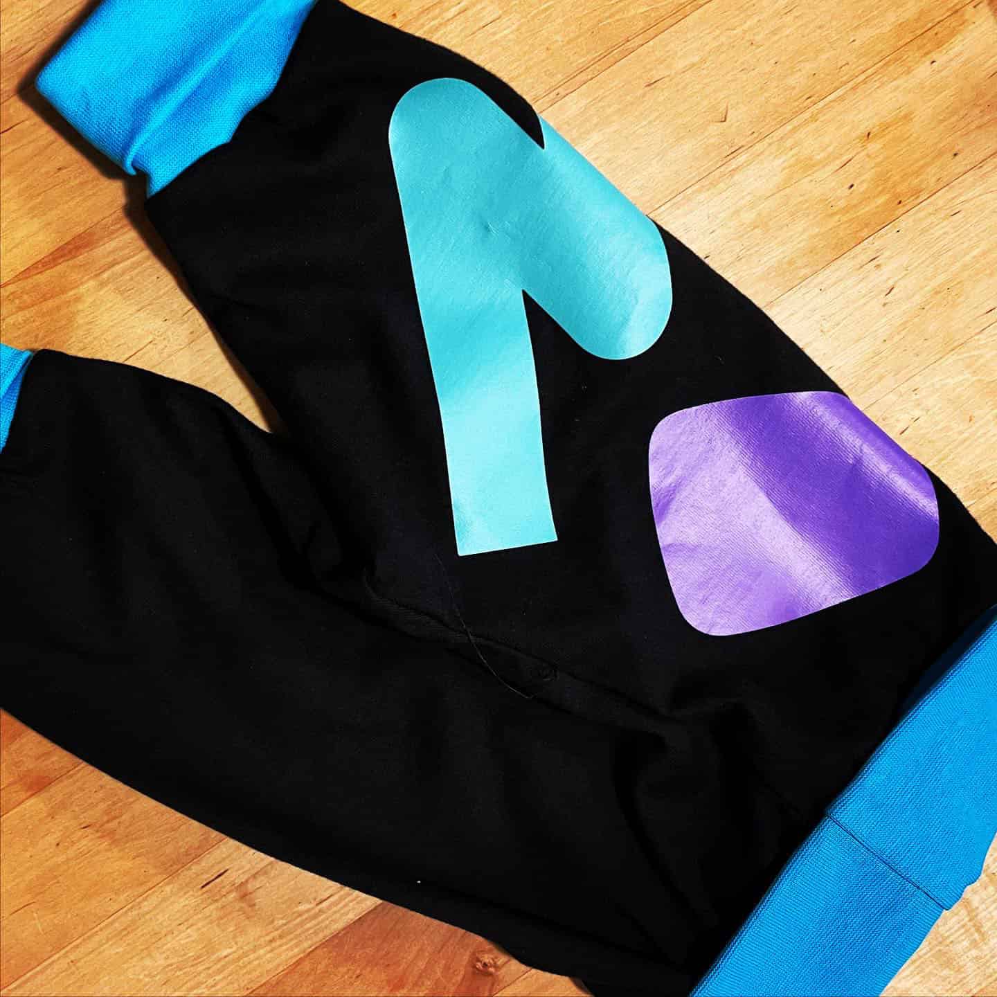 Upcycling: Wie aus alten T-shirts ganz fix Babyhosen werden