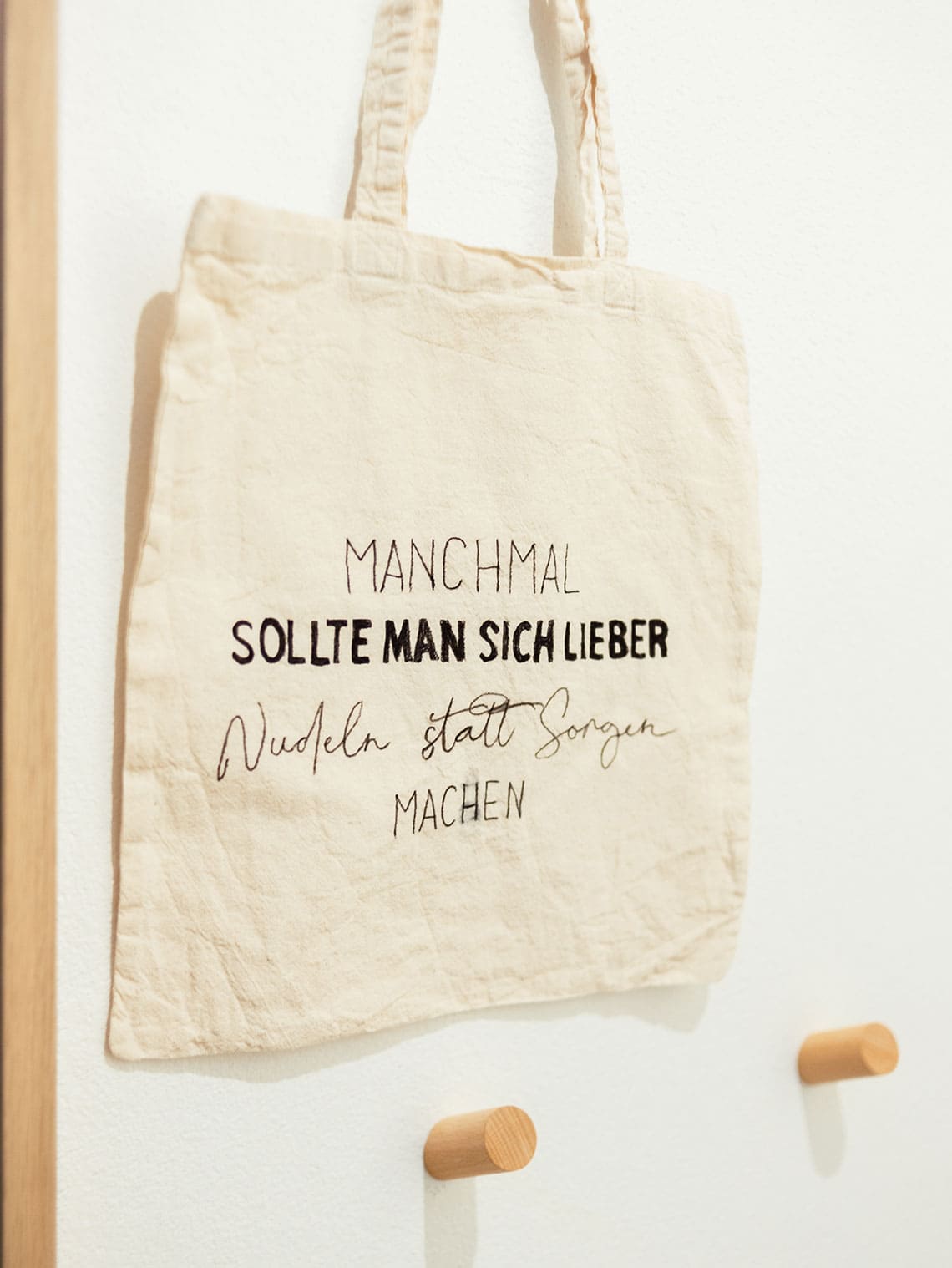 DIY Stoffbeutel gestalten – In 7 einfachen Schritten zur coolen Statement-Tasche mit Freebie