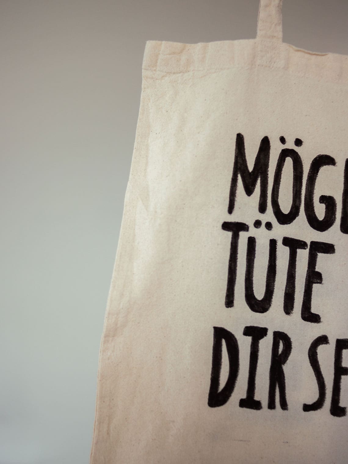 DIY Stoffbeutel gestalten – In 7 einfachen Schritten zur coolen Statement-Tasche mit Freebie