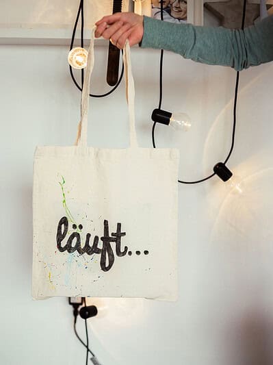 DIY Stoffbeutel gestalten – In 7 einfachen Schritten zur coolen Statement-Tasche mit Freebie