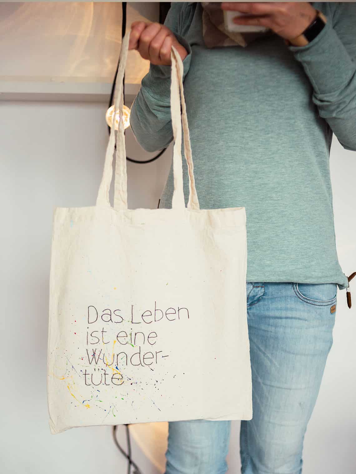 DIY Stoffbeutel gestalten – In 7 einfachen Schritten zur coolen Statement-Tasche mit Freebie