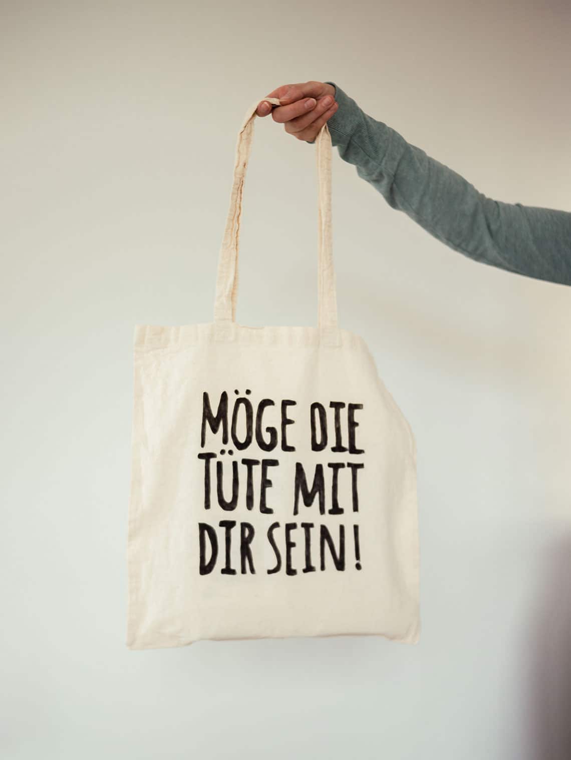 DIY Stoffbeutel gestalten – In 7 einfachen Schritten zur coolen Statement-Tasche mit Freebie
