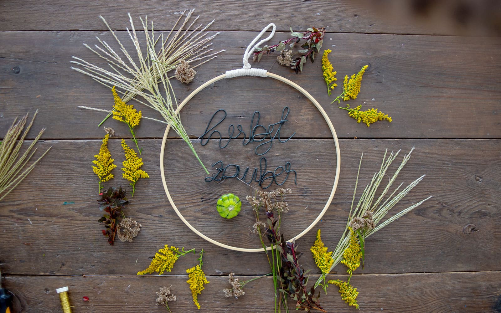 Einfacher Herbst-Kranz – DIY in 15 Minuten