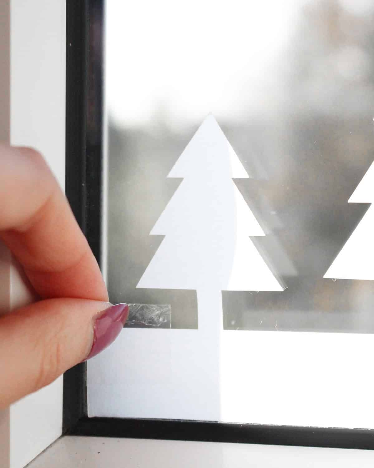 Schlichte Weihnachtsdeko: DIY-Windlicht mit Tannenbäumen inkl. Vorlage zum Ausdrucken