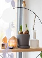 Metallring mal anders – einfache DIY-Deko mit Holzbrett