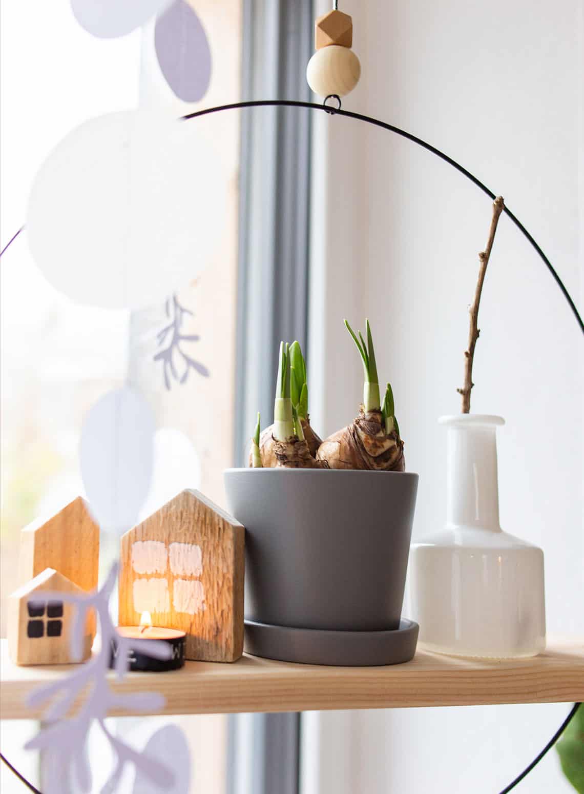 Metallring mal anders – einfache DIY-Deko mit Holzbrett