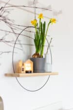 Metallring mal anders – einfache DIY-Deko mit Holzbrett